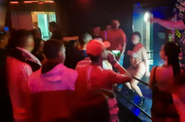 striper dançando