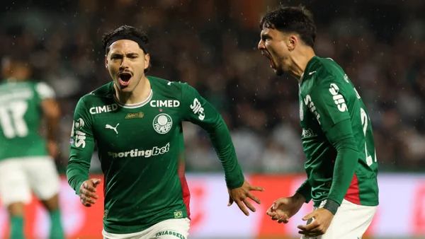 Palmeiras bate o Coritiba pelo Brasileiro e abre vantagem na liderança