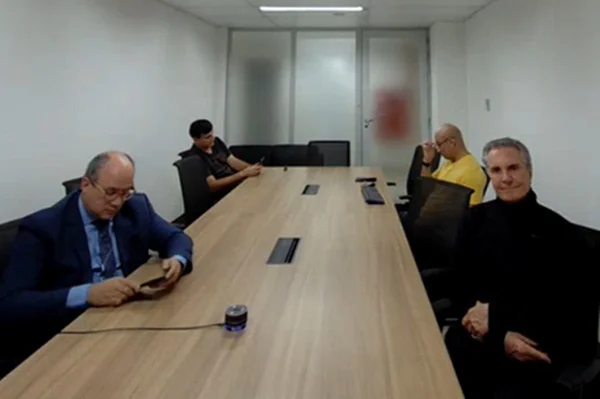 imagem colorida de audiência de custódia do ex-presidente fernando collor