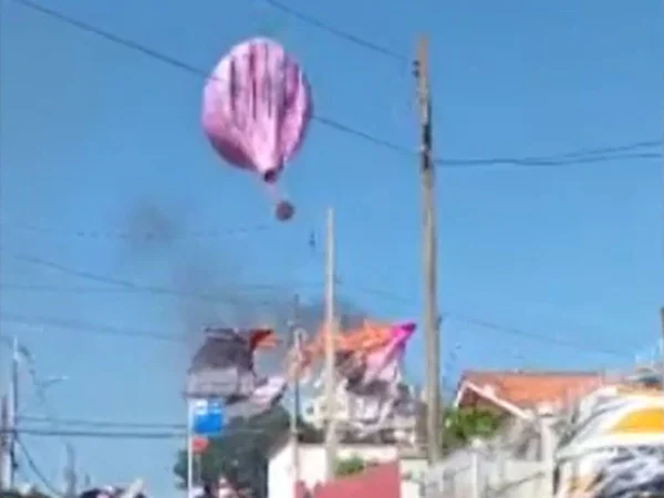 imagem colorida de balão pegando fogo