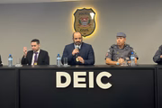 Delegado Ronaldo Sayeg, diretor do Deic, durante coletiva sobre onda de ataques a ônibus em SP