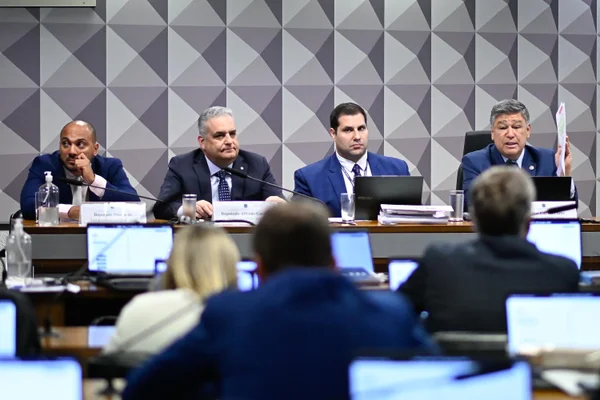A CPMI do INSS ouve Igor Dias Delecrode, ex-dirigente da Associação de Amparo Social ao Aposentado e Pensionista Aasap investigada fraudes e descontos ilegais em benefícios Metrópoles 6