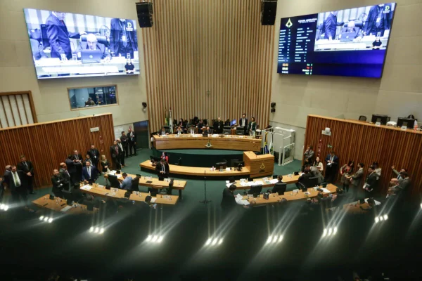 De olho na eleição, distritais retomam atividades nesta segunda (3/8)