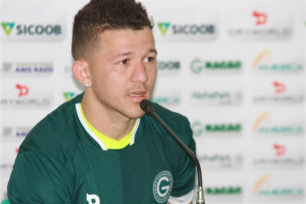 Atacante Rossi anuncia saída do Goiás e ida para a Chapecoense