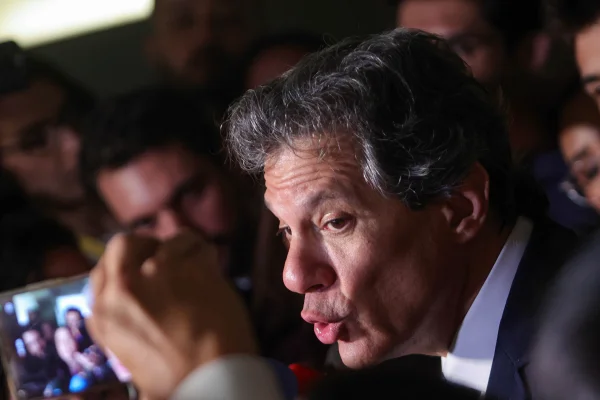 Ministro da Fazenda, Fernando Haddad, é ouvido pela comissão mista que analisa a Medida Provisória (MP) 1303 25, que tributa aplicações financeiras e ativos virtuais Metropoles