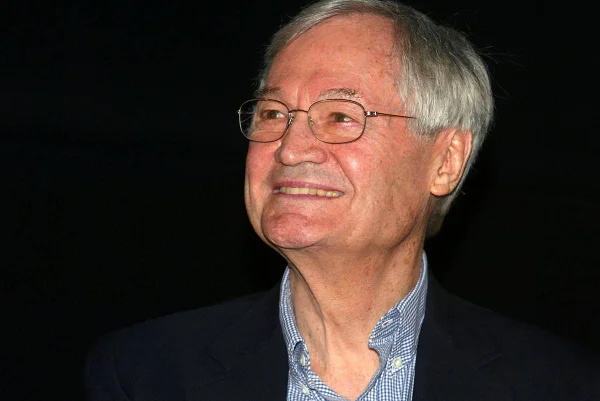 Foto colorida de Roger Corman - Metrópoles