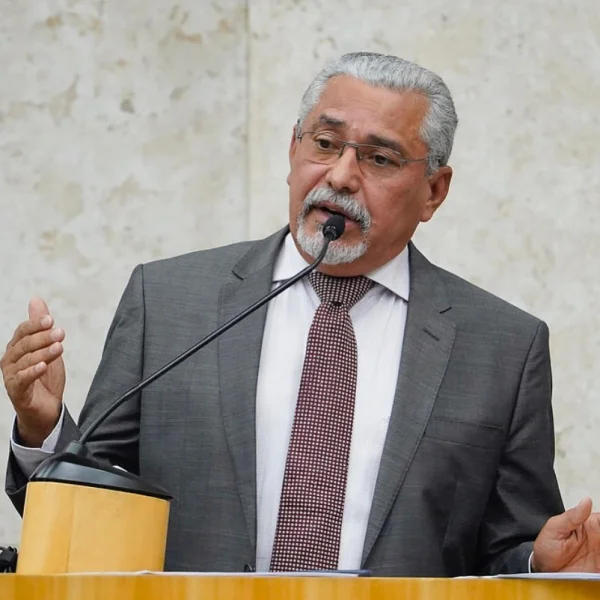 A Polícia apura se o vereador fazia lavagem de dinheiro para a facção criminosa usando a empresa de ônibus