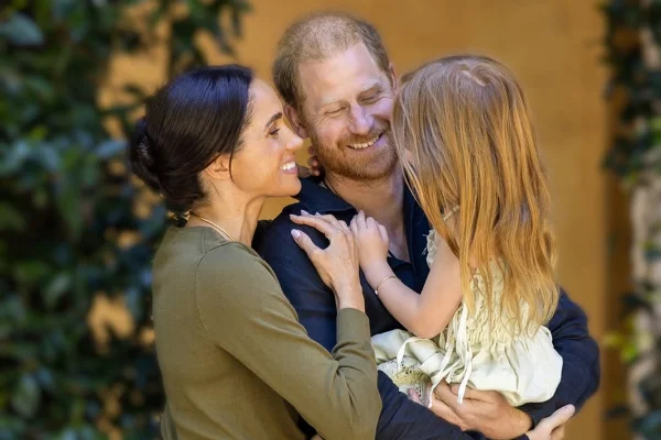 Harry levará Meghan Markle e filhos para o Reino Unido em viagem - destaque galeria Harry levará Meghan Markle e filhos para o Reino Unido em viagem - destaque galeria