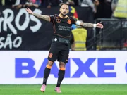 Maycon comemorando gol com a camisa do Corinthians