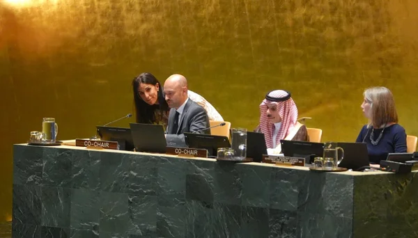Imagem colorida mostra conferência sobre a Palestina na ONU - Metrópoles
