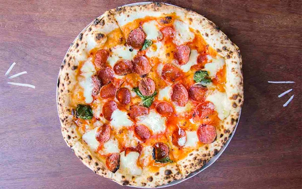 Pizza de calabresa da Bráz Elletrica