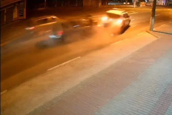 Imagem colorida de vídeo de racha registrado pela PM - Metrópoles
