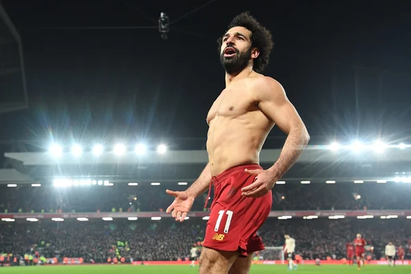Salah manda seminude “sem querer” e companheiro não perdoa