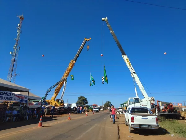 Caminhoneiros sorteiam postos que receberão combustível em MT
