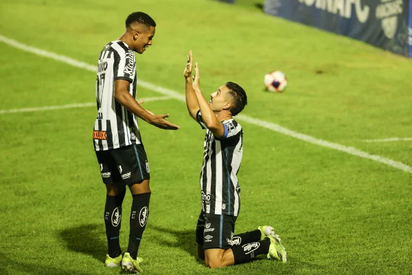 Molecada do Santos se apresenta bem e arranca empate com o Santo André