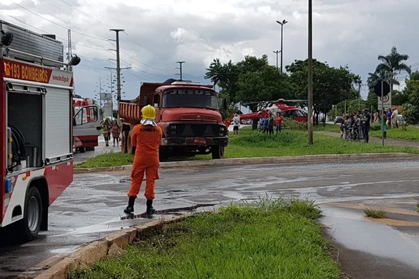 Caminhão atropela idosa, que é internada em estado grave no DF