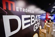 Equipe trabalha na preparação e montagem da estrutura para o Debate Metrópoles com candidatos ao Governo do Distrito Federal. O evento reúne os candidatos para discutir propostas e temas de interesse do Distrito Federal.