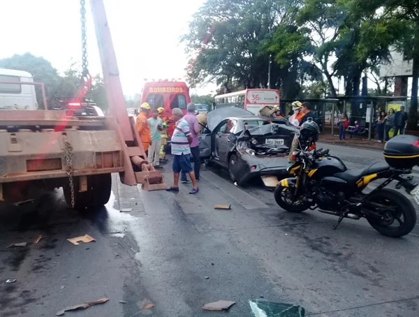 DF: manhã chuvosa e com 17 acidentes deixa trânsito complicado
