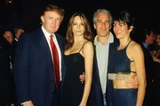 Donald Trump, Melania Trump, Jeffrey Epstein e Ghislaine Maxwell Donald Trump, Melania Trump, Jeffrey Epstein e Ghislaine Maxwell