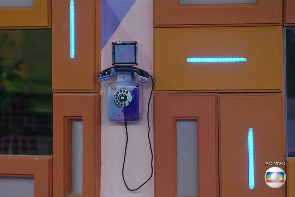 Close do BigFone do BBB - Metrópoles