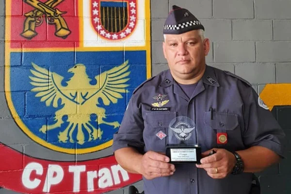 Imagem colorida mostra o sargento da PM Alan Fabrício Ferreira, que recebeu um processo por guinchar o carro de uma vereadora de Marília durante uma blitz - Metrópoles