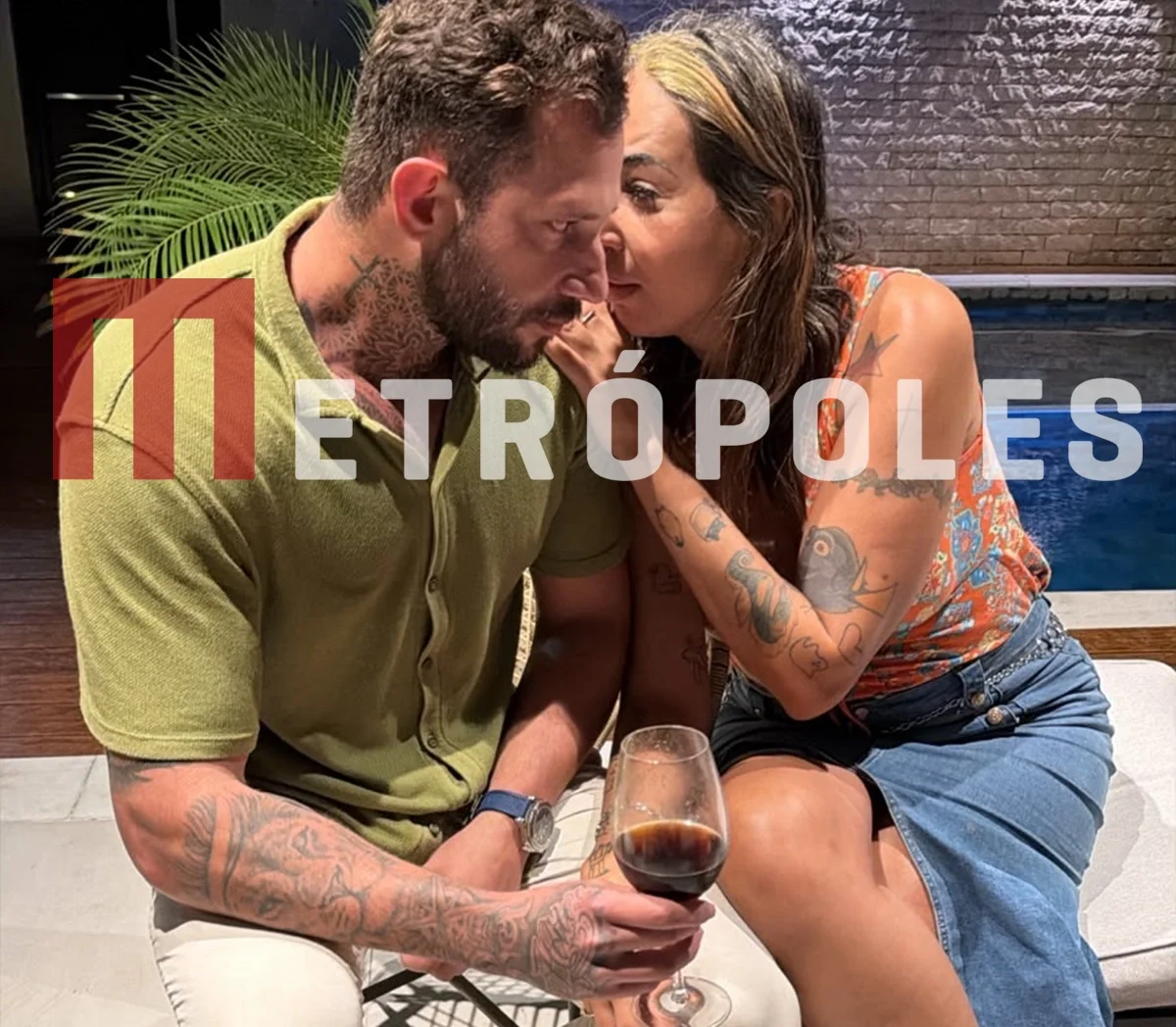 Thales Alves convers ao pé do ouvido com Amanda Fróes Thales Alves convers ao pé do ouvido com Amanda Fróes