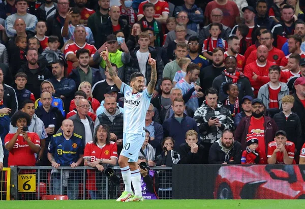 Lanzini marca gol contra o United