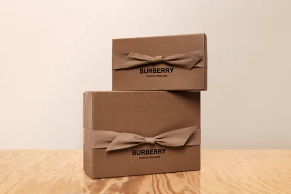 Burberry promete parar de usar plástico na própria produção até 2025