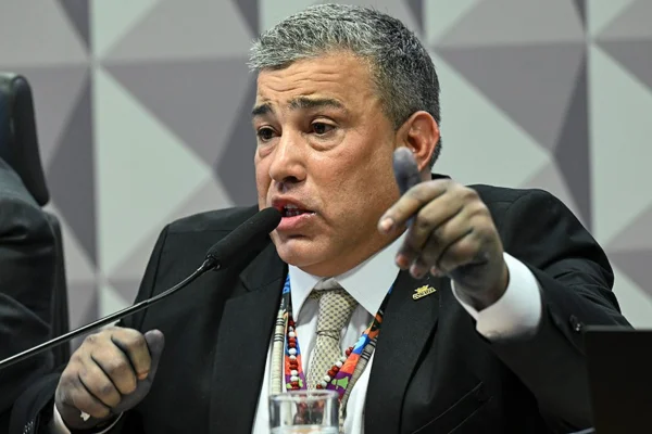 Foto colorida de presidente da Conafer, foragido da PF, Carlos Roberto Ferreira Lopes