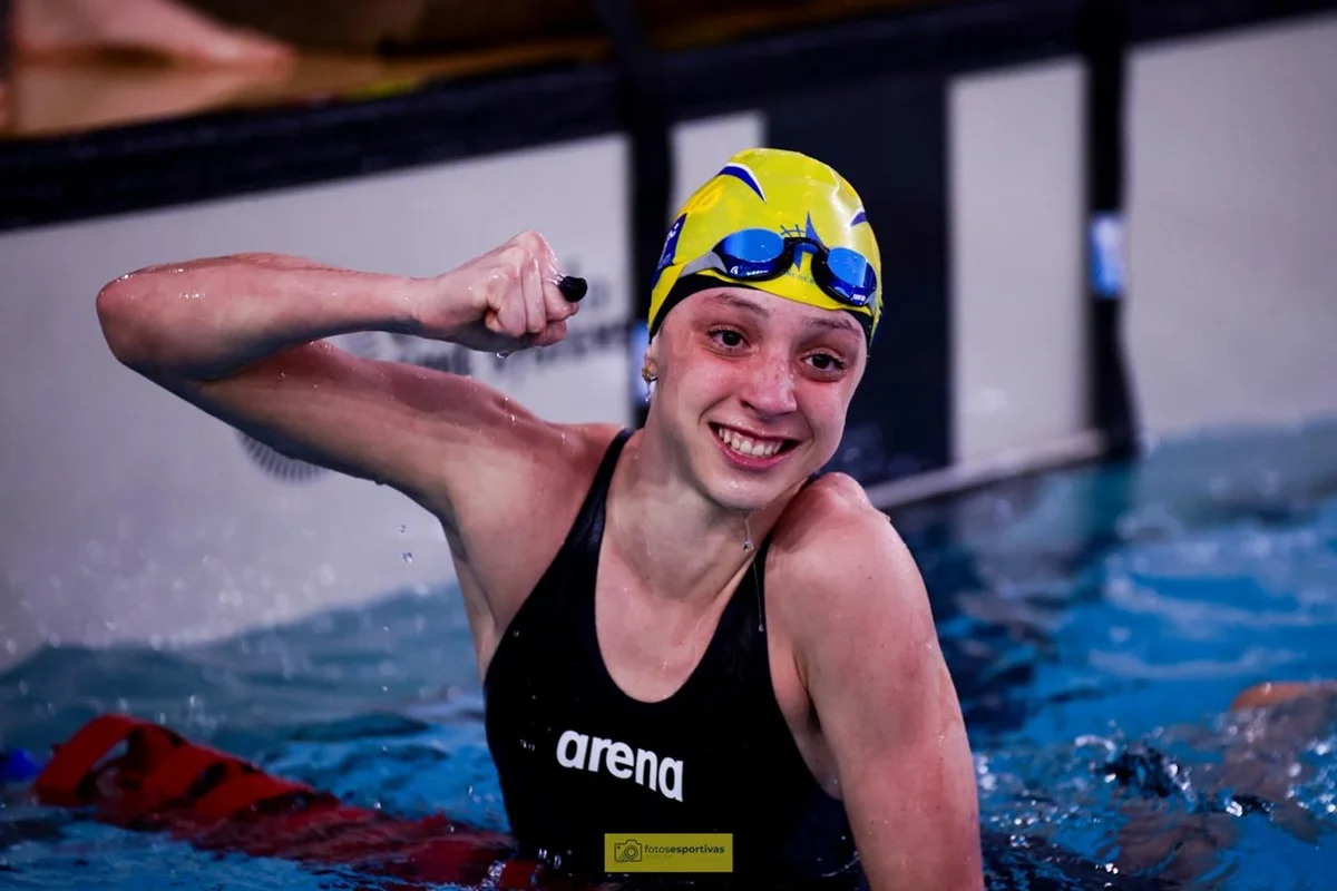 Juliana cravou o novo recorde brasileiro nos 50m costas, 100m costas e 200m costas, da categoria Infantil 1 Juliana cravou o novo recorde brasileiro nos 50m costas, 100m costas e 200m costas, da categoria Infantil 1
