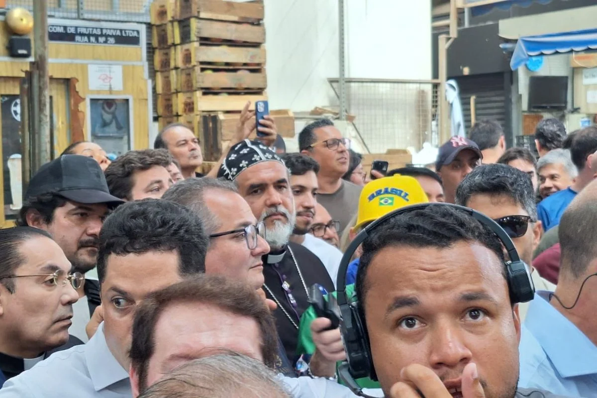 Padre Kelmon participou de evento de campanha de Flávio Bolsonaro Padre Kelmon participou de evento de campanha de Flávio Bolsonaro
