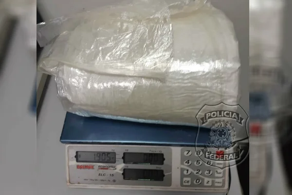Jovem do Acre é presa no DF com cinto de cocaína amarrado à cintura