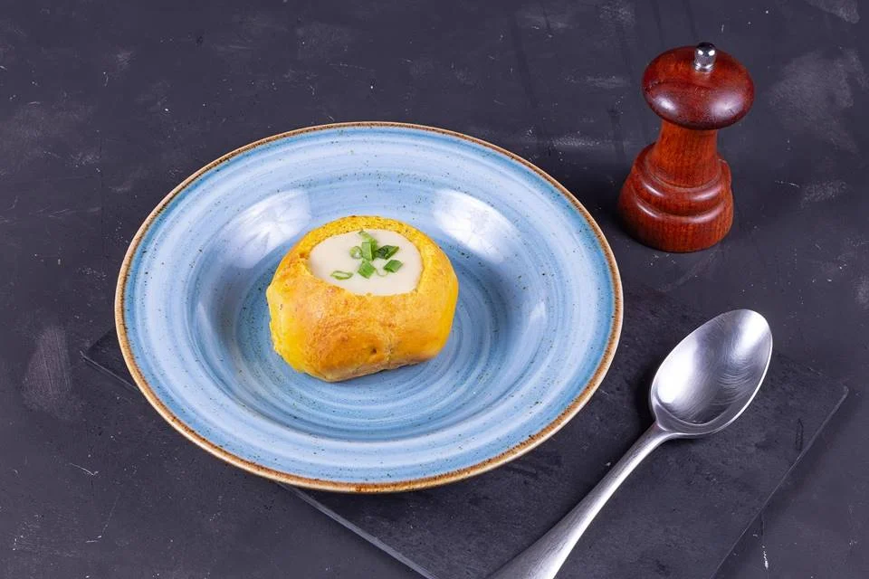 Cantucci Bistrô – 403 Norte: no almoço e jantar, fondue de Queijos com Brie no pão do chef feito com abóbora e castanhas (entrada); bombom de alcatra cozida em baixa temperatura com molho da própria carne e Colombina Brown Porter com conchiglie ao béchamel gratinado com queijo de cabra e hortelã (principal); e bolo quente de chocolate ao leite, ganache de chocolate meio amargo e telha de chocolate branco (sobremesa) Cantucci Bistrô – 403 Norte: no almoço e jantar, fondue de Queijos com Brie no pão do chef feito com abóbora e castanhas (entrada); bombom de alcatra cozida em baixa temperatura com molho da própria carne e Colombina Brown Porter com conchiglie ao béchamel gratinado com queijo de cabra e hortelã (principal); e bolo quente de chocolate ao leite, ganache de chocolate meio amargo e telha de chocolate branco (sobremesa)