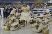 Ivete Sangalo saiu disfarçada na pipoca do carnaval de Salvador - imagem 3