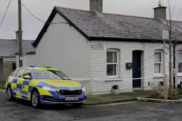 Imagem colorida, Brasileiro é preso na Irlanda por suspeita de esfaquear três homens - Metrópoles