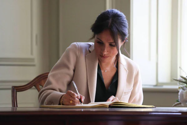 4 revelações bombásticas das mensagens vazadas de Meghan Markle