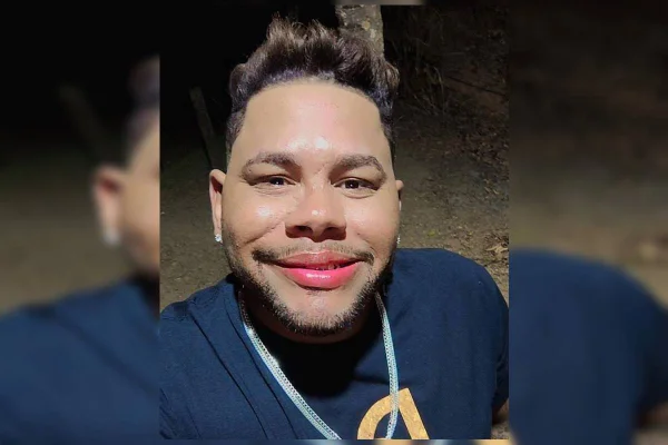 Imagem de radialista homem negro