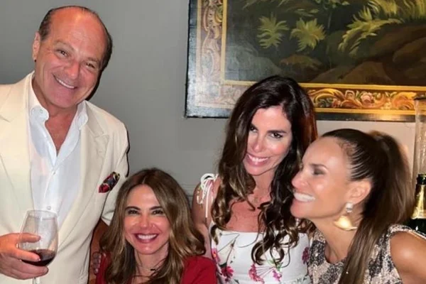Marcelo de Carvalho convida suas duas ex-mulheres para festa em casa