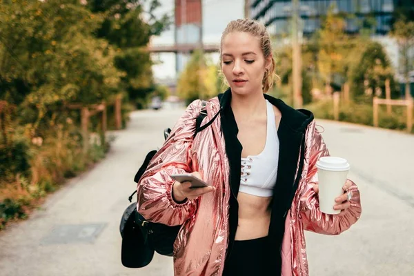 Teacrina: veja a “prima” da cafeína que vai turbinar seu treino