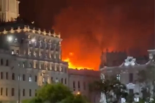 incendio protesto Lima Peru - Metrópoles