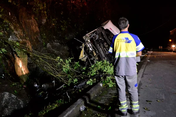 Empresa diz que ônibus trafegava a 41km/h no momento do acidente