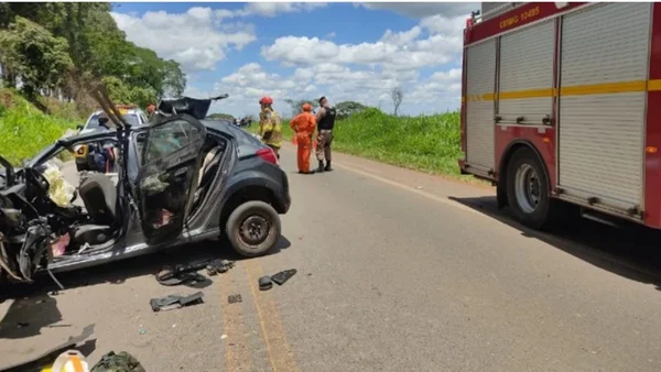 Homem e mulher que voltavam de festa morrem em acidente na MG-444
