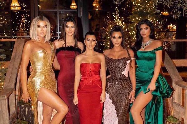 Veja o que as Kardashian-Jenner vestiram para celebrar este Natal