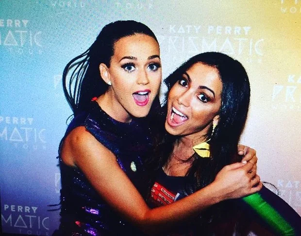 Anitta deixa fãs babando após postar foto com biquíni cavadíssimo - imagem 4 Anitta deixa fãs babando após postar foto com biquíni cavadíssimo - imagem 4