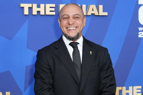Foto colorida de Roberto Carlos - Metrópoles