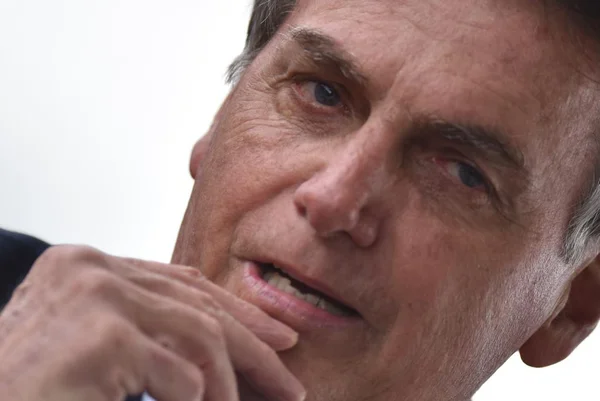 Bolsonaro diz que deportação de brasileiros é direito dos EUA