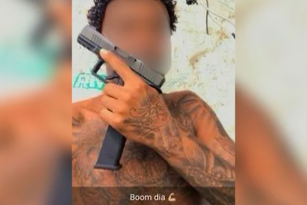 foto colorida de suspeito foi morto pela Rota durante suposto confronto no Morro São Bento, em Santos, durante Operação Escudo - Metrópoles
