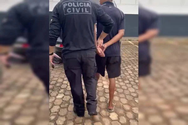 Foto colorida de bandido preso