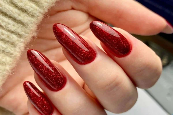 Homem é preso após atear fogo em mulher por causa de unhas vermelhas