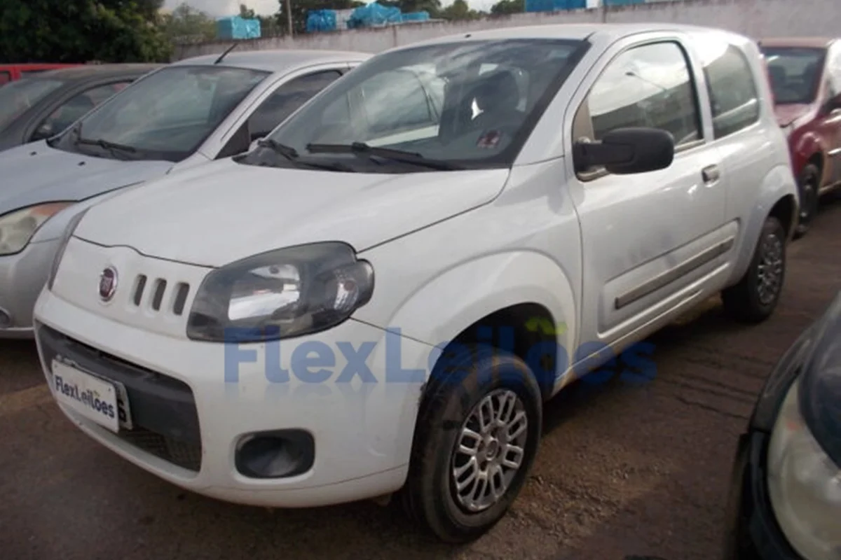 Fiat Uno Vivace 1.0 2015 R$ 2,5 mil Fiat Uno Vivace 1.0 2015 R$ 2,5 mil